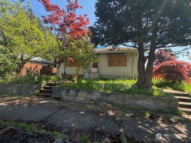 1110 N Rainier Avenue , Bremerton, WA 98312