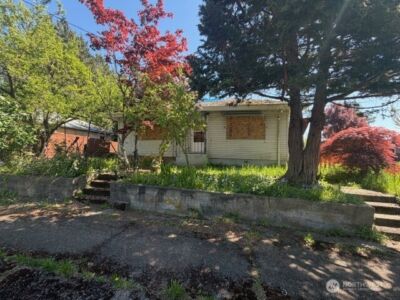 1110 N Rainier Avenue , Bremerton, WA 98312