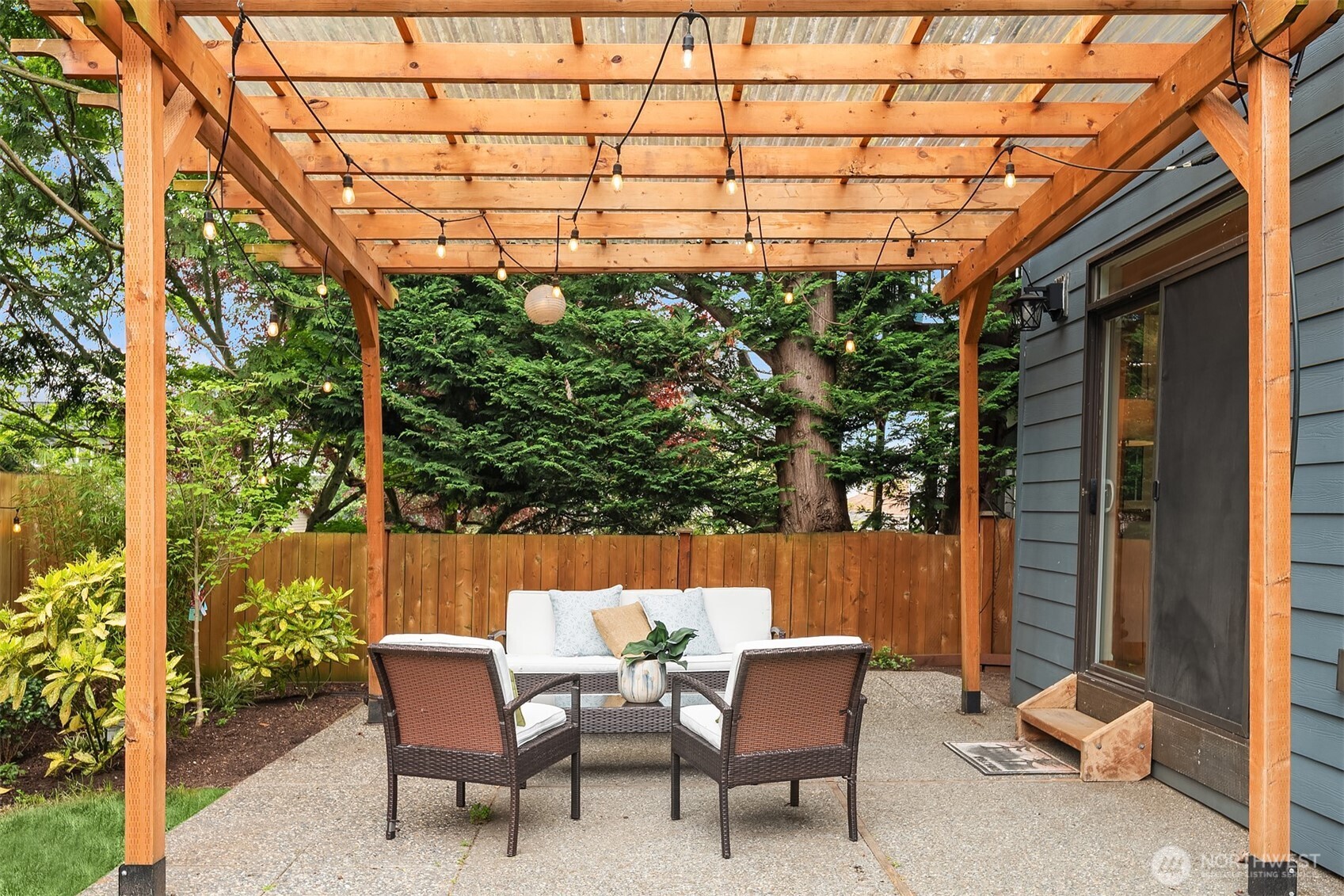 911 NW 59th Street , Seattle, WA 98107