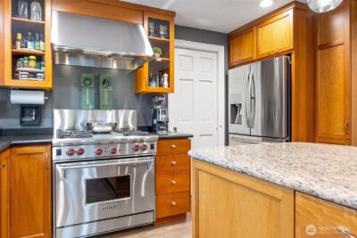 20230 NE 38th Court , Sammamish, WA 98074 - Photo 12