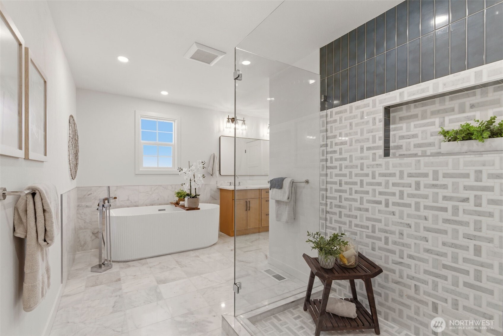 16432 NE 18th Street , Bellevue, WA 98008