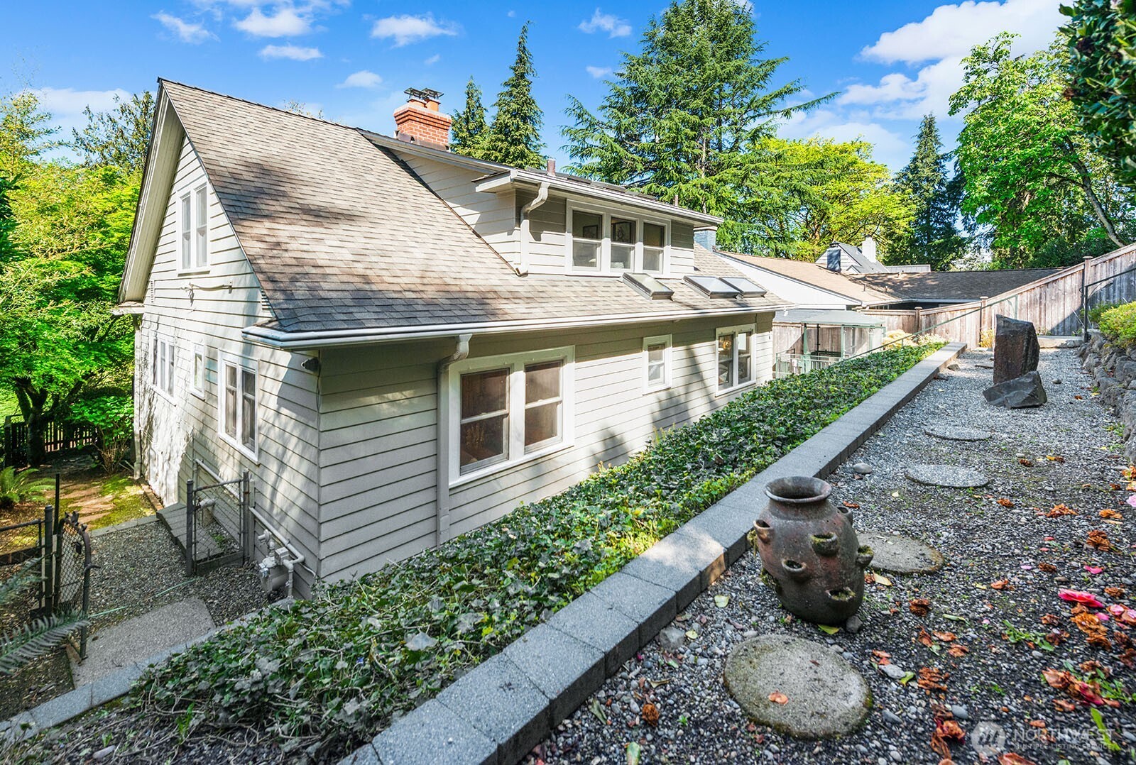 2514 Lake Park Drive S, Seattle, WA 98144-5609