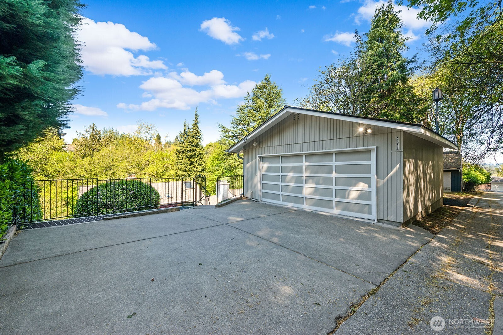 2514 Lake Park Drive S, Seattle, WA 98144-5609
