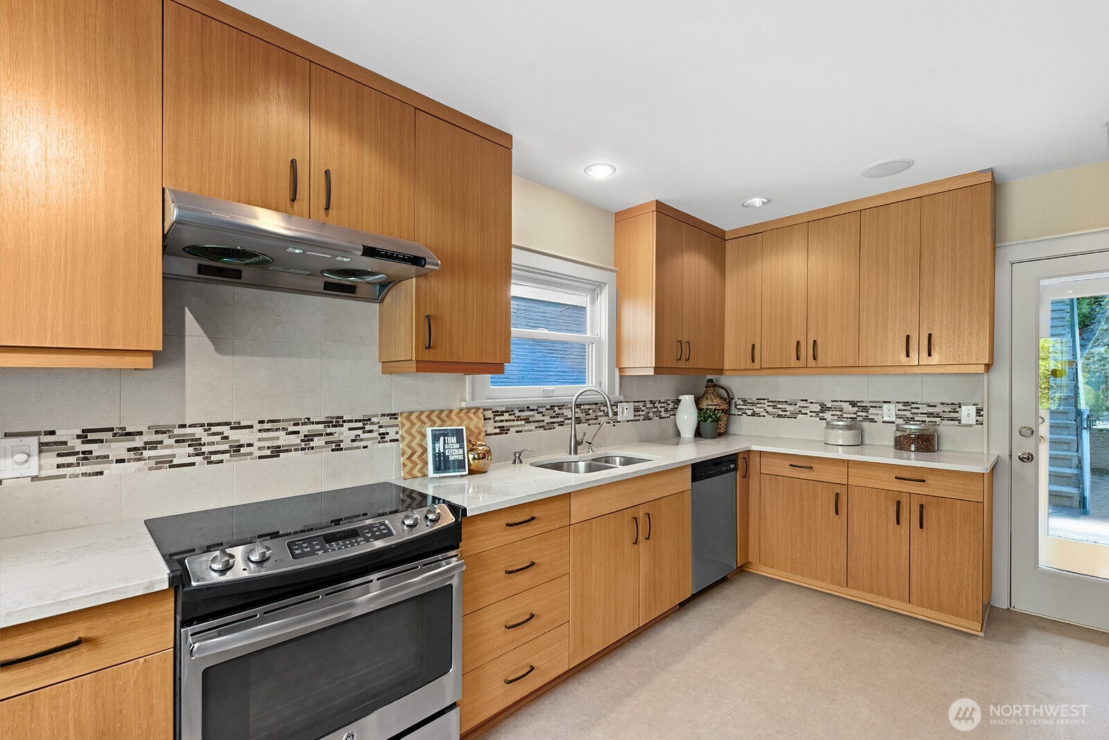 2514 Lake Park Drive S, Seattle, WA 98144-5609
