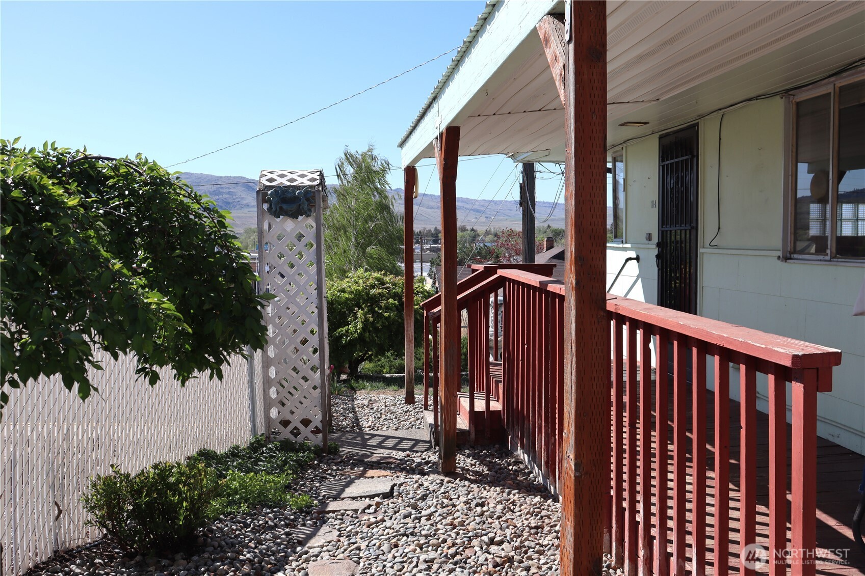 10 W Dewberry Avenue , Omak, WA 98841