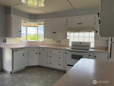 10 W Dewberry Avenue , Omak, WA 98841 - Photo 13