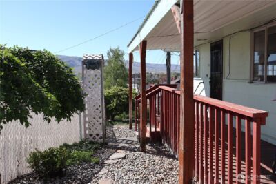 10 W Dewberry Avenue , Omak, WA 98841 - Photo 2