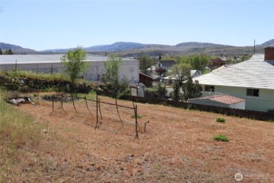 10 W Dewberry Avenue , Omak, WA 98841 - Photo 5