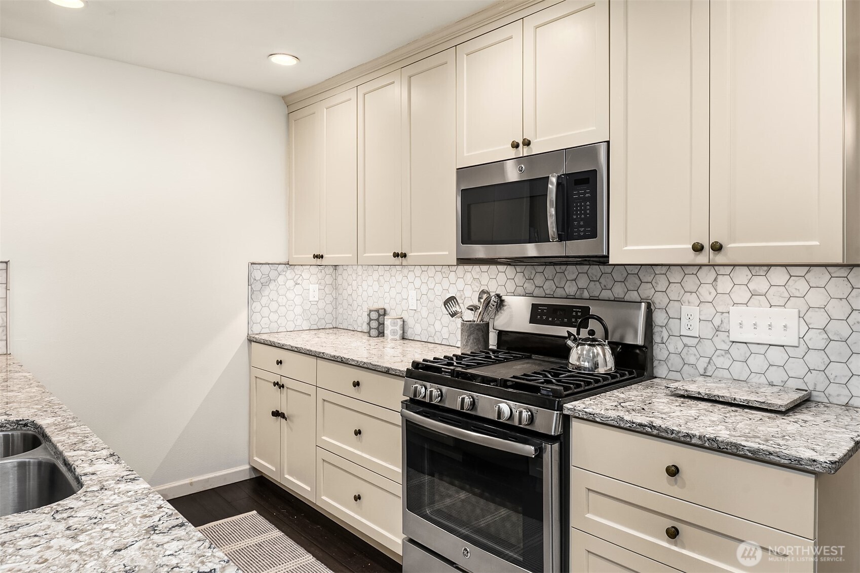 20819 NE 25th Street , Sammamish, WA 98074-6350