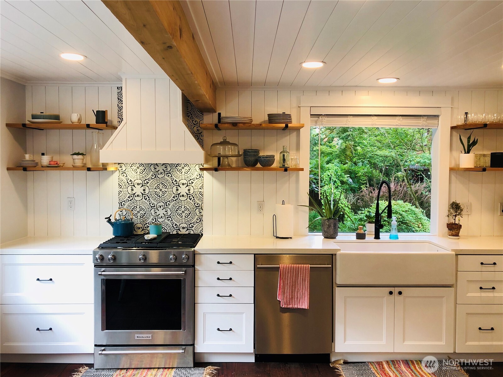172 Grow Avenue NW, Bainbridge Island, WA 98110