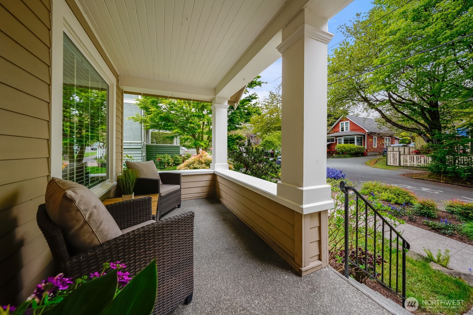 6703 17th Avenue NW, Seattle, WA 98117-5519