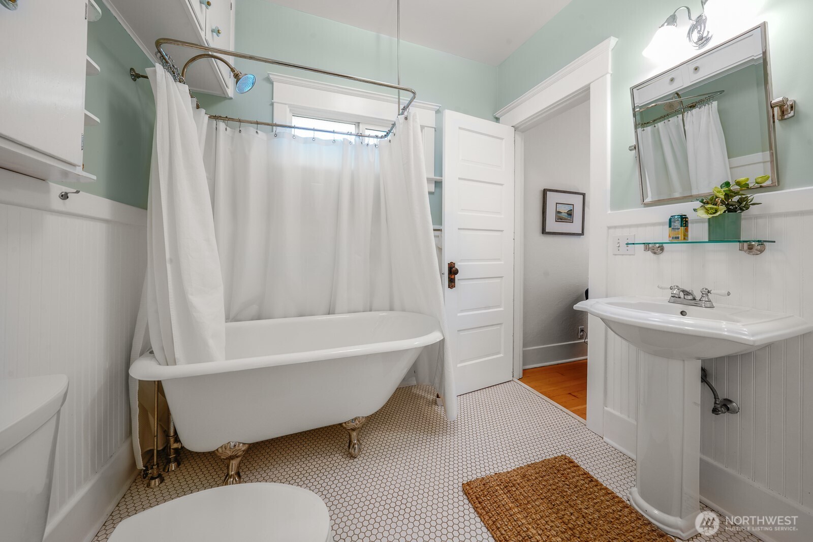 6703 17th Avenue NW, Seattle, WA 98117-5519