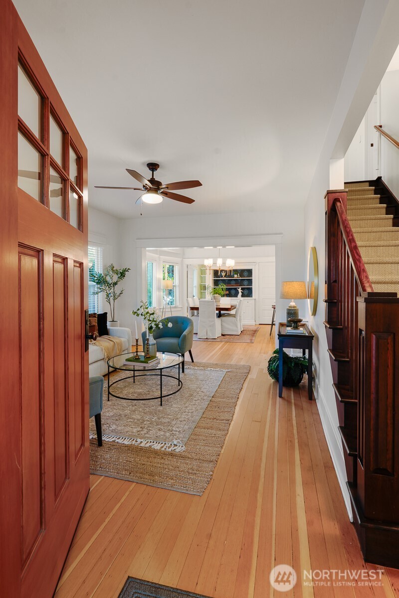 6703 17th Avenue NW, Seattle, WA 98117-5519