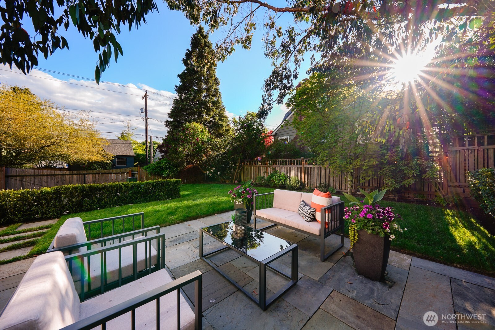 6703 17th Avenue NW, Seattle, WA 98117-5519