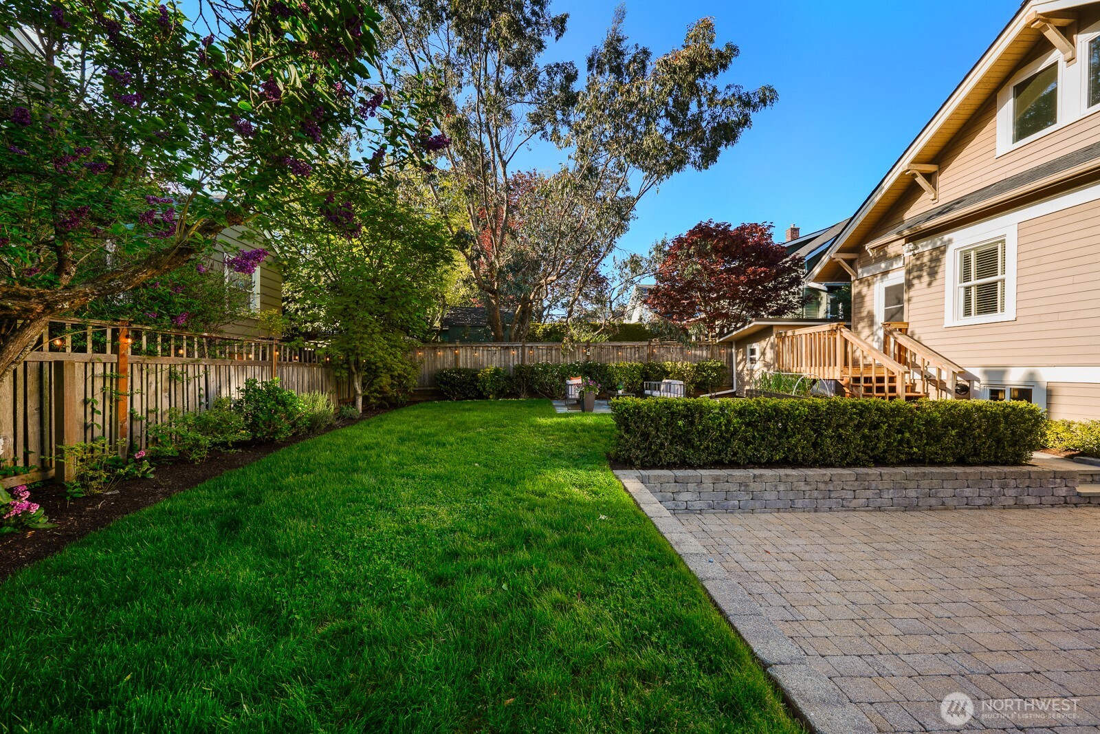 6703 17th Avenue NW, Seattle, WA 98117-5519