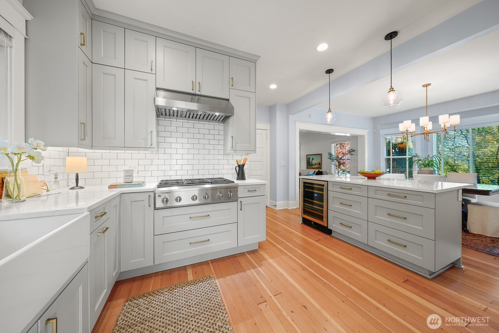 6703 17th Avenue NW, Seattle, WA 98117-5519