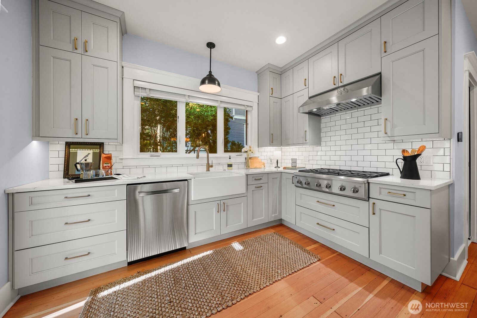 6703 17th Avenue NW, Seattle, WA 98117-5519