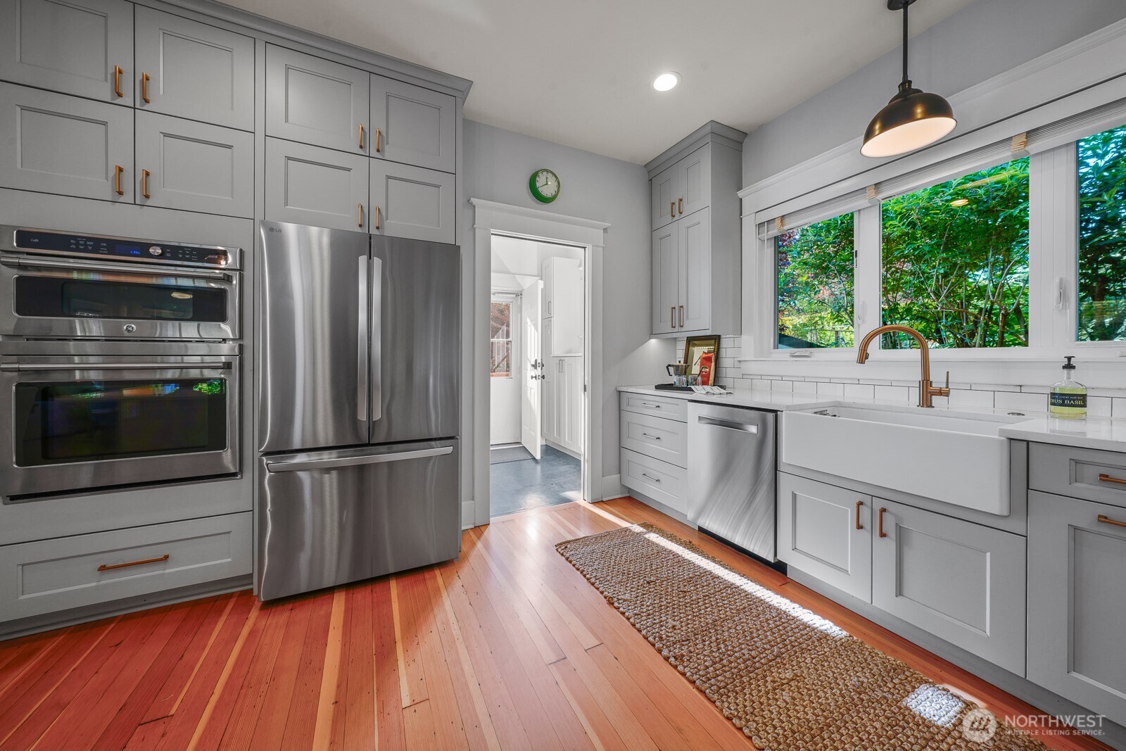 6703 17th Avenue NW, Seattle, WA 98117-5519