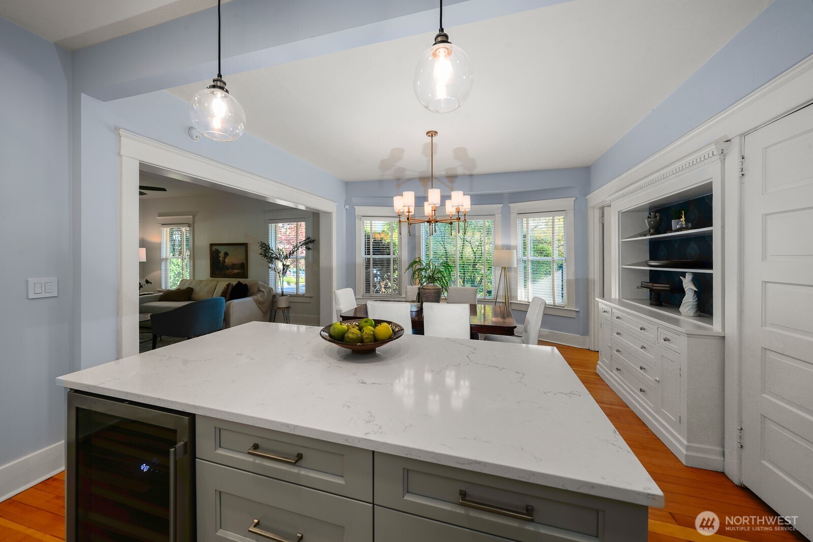 6703 17th Avenue NW, Seattle, WA 98117-5519
