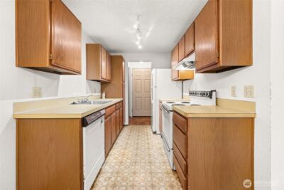 12528 NE 117th Place #E1, Kirkland, WA 98034 - Photo 7