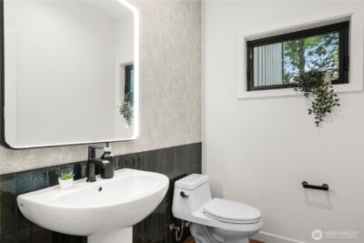 13022 Corliss Avenue N, Seattle, WA 98133 - Photo 17