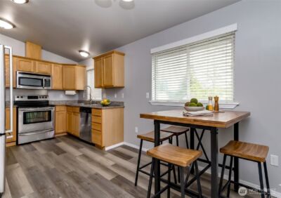 22204 Cedarview Drive E, Bonney Lake, WA 98391 - Photo 3