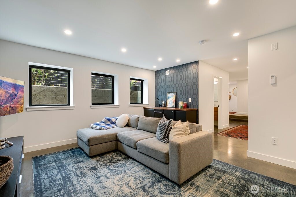 7421 Bagley Avenue N, Seattle, WA 98103