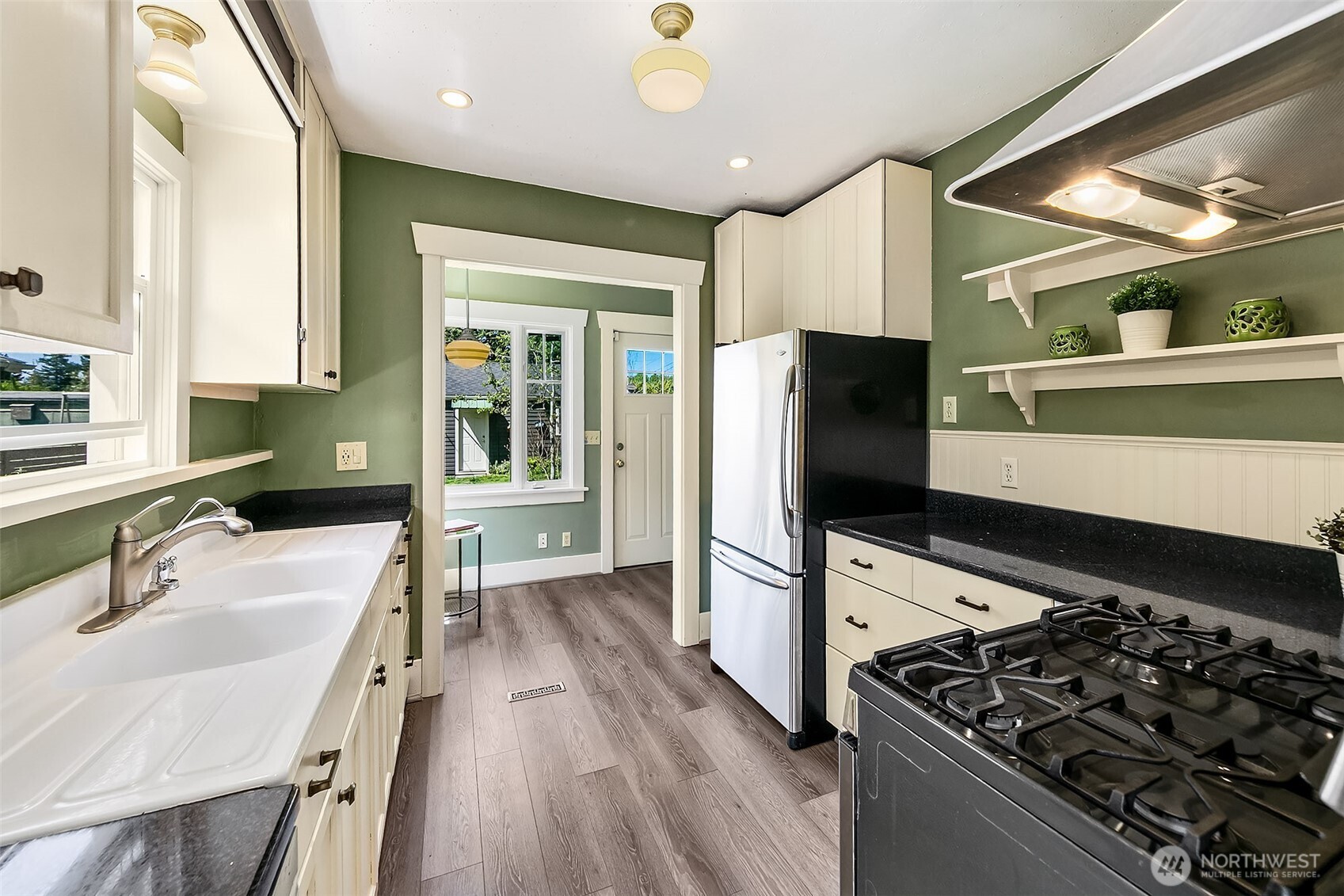 8403 32nd Avenue SW, Seattle, WA 98126