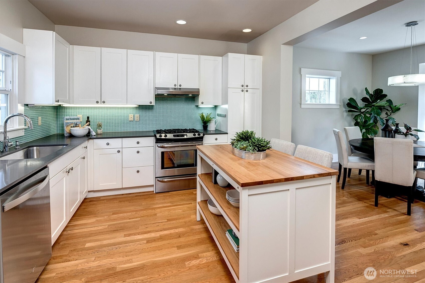 832 NW 63rd Street , Seattle, WA 98107