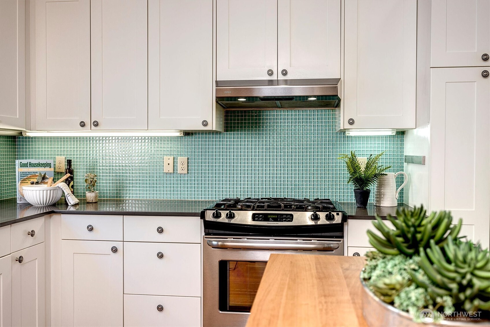 832 NW 63rd Street , Seattle, WA 98107