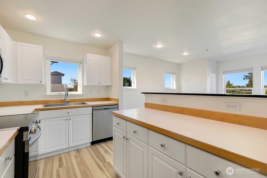2101 N 55th Street #201, Seattle, WA 98103