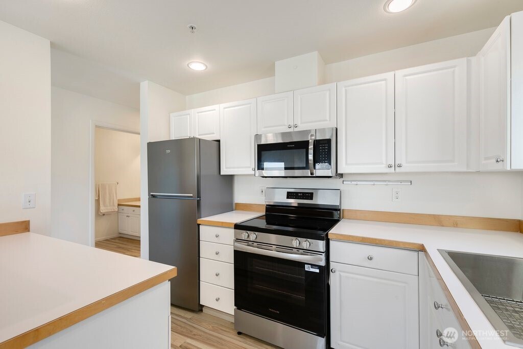 2101 N 55th Street #201, Seattle, WA 98103