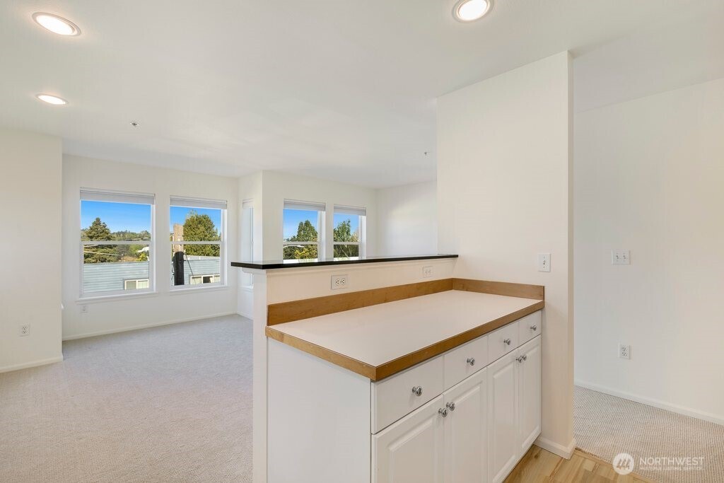 2101 N 55th Street #201, Seattle, WA 98103