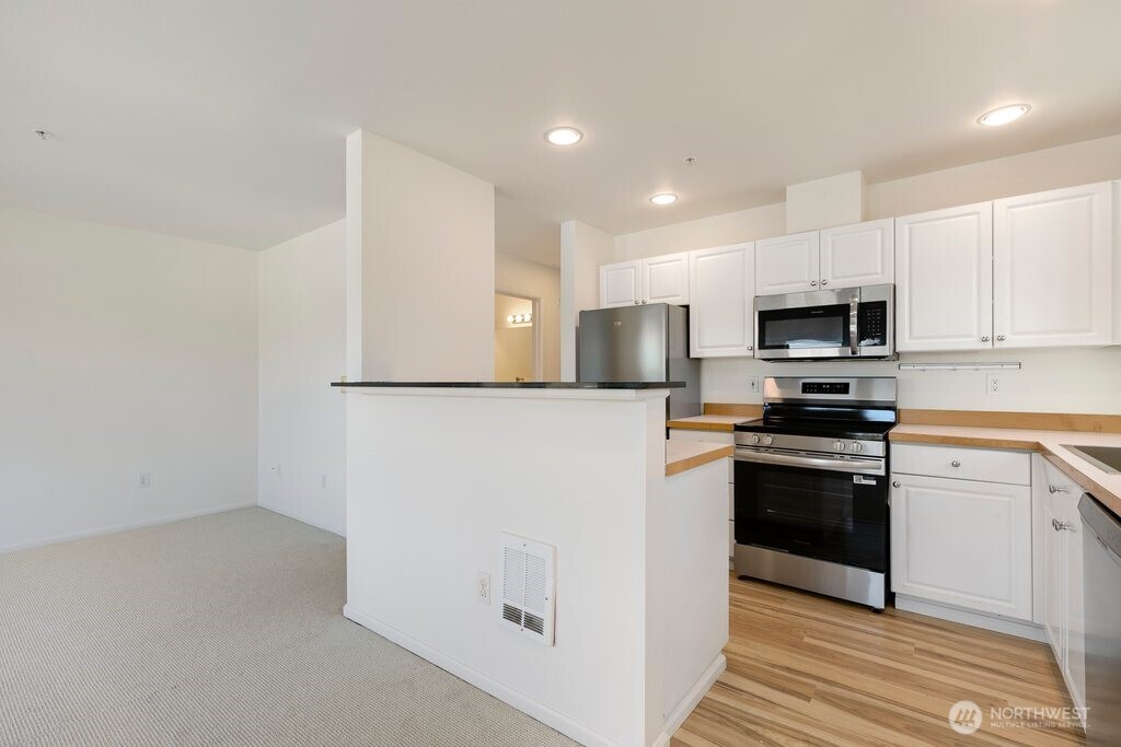 2101 N 55th Street #201, Seattle, WA 98103