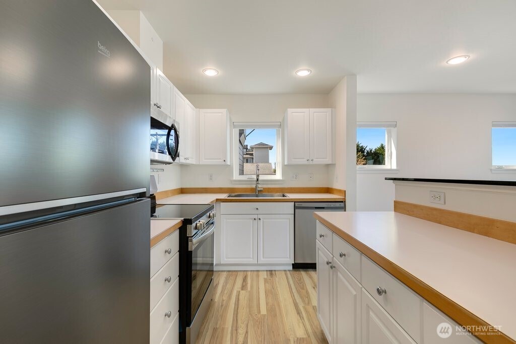 2101 N 55th Street #201, Seattle, WA 98103