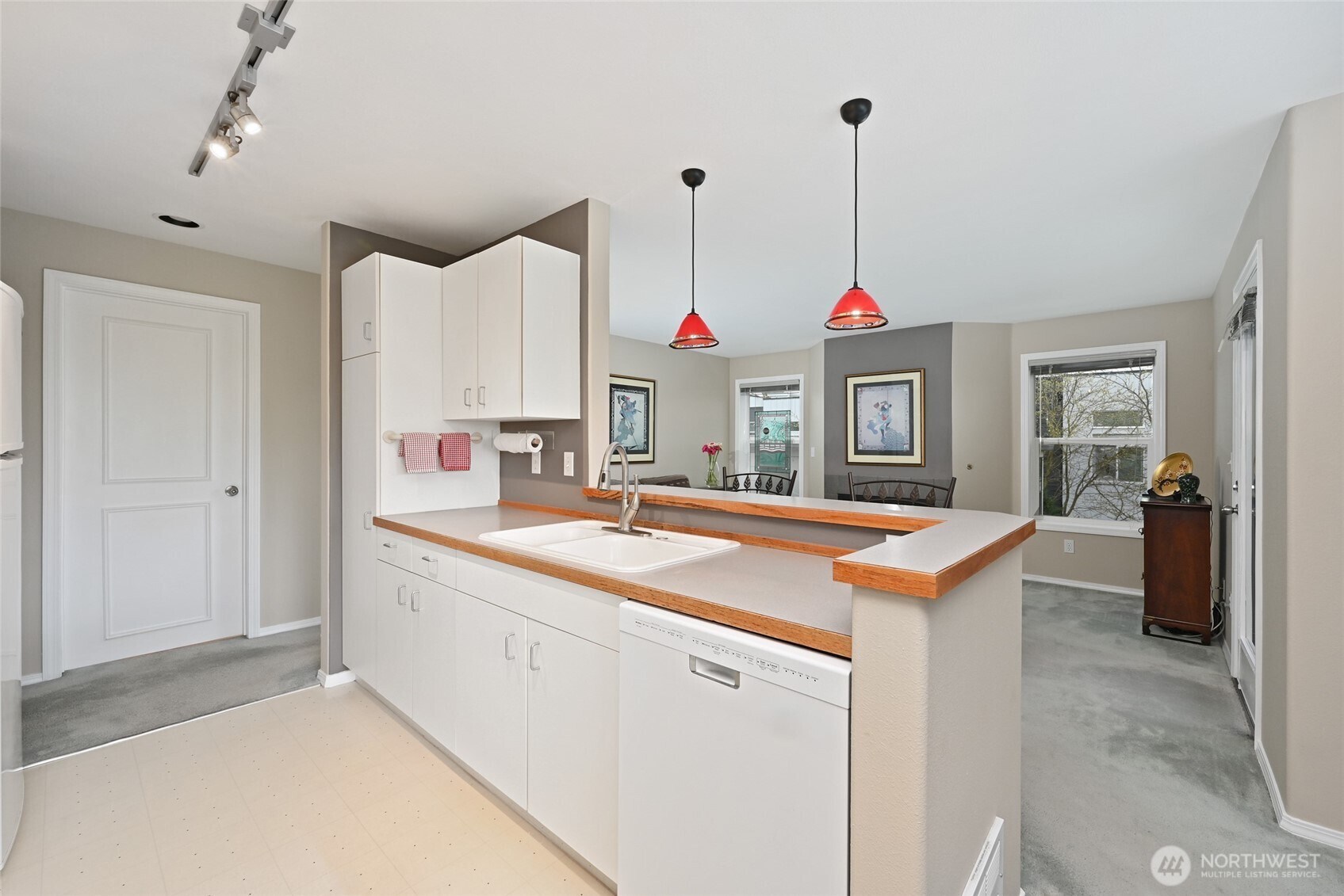 3435 California Avenue SW #303, Seattle, WA 98116-3353