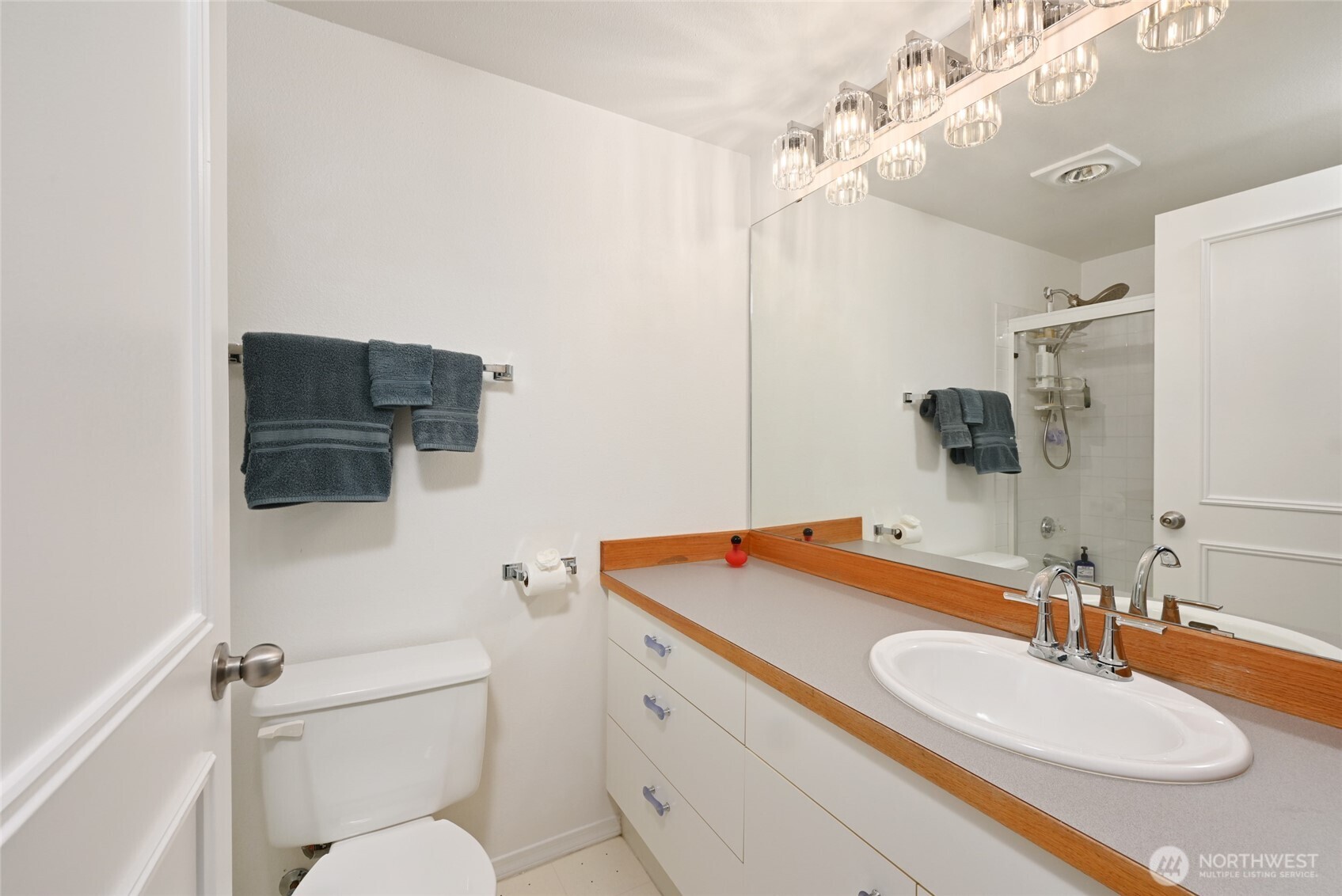 3435 California Avenue SW #303, Seattle, WA 98116-3353