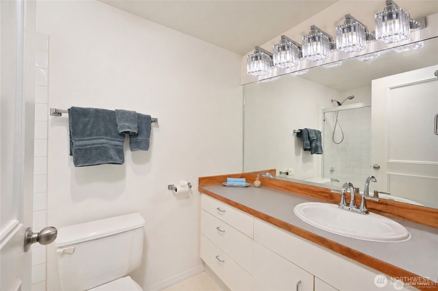 3435 California Avenue SW #303, Seattle, WA 98116-3353