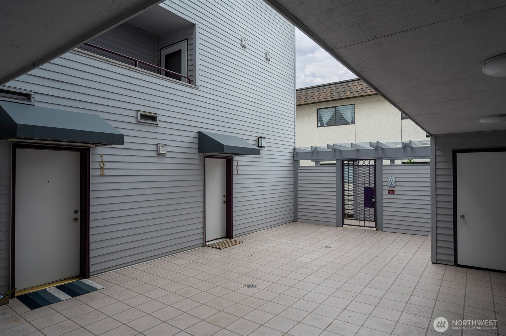 3435 California Avenue SW #303, Seattle, WA 98116-3353
