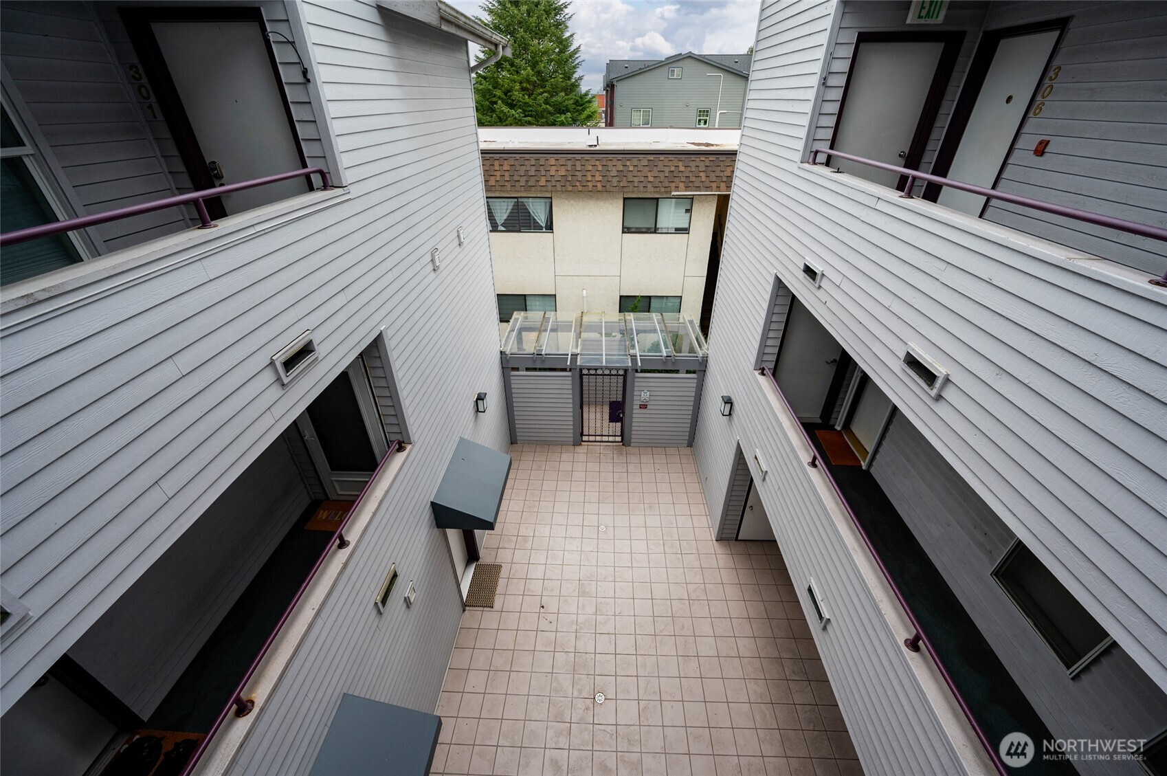 3435 California Avenue SW #303, Seattle, WA 98116-3353