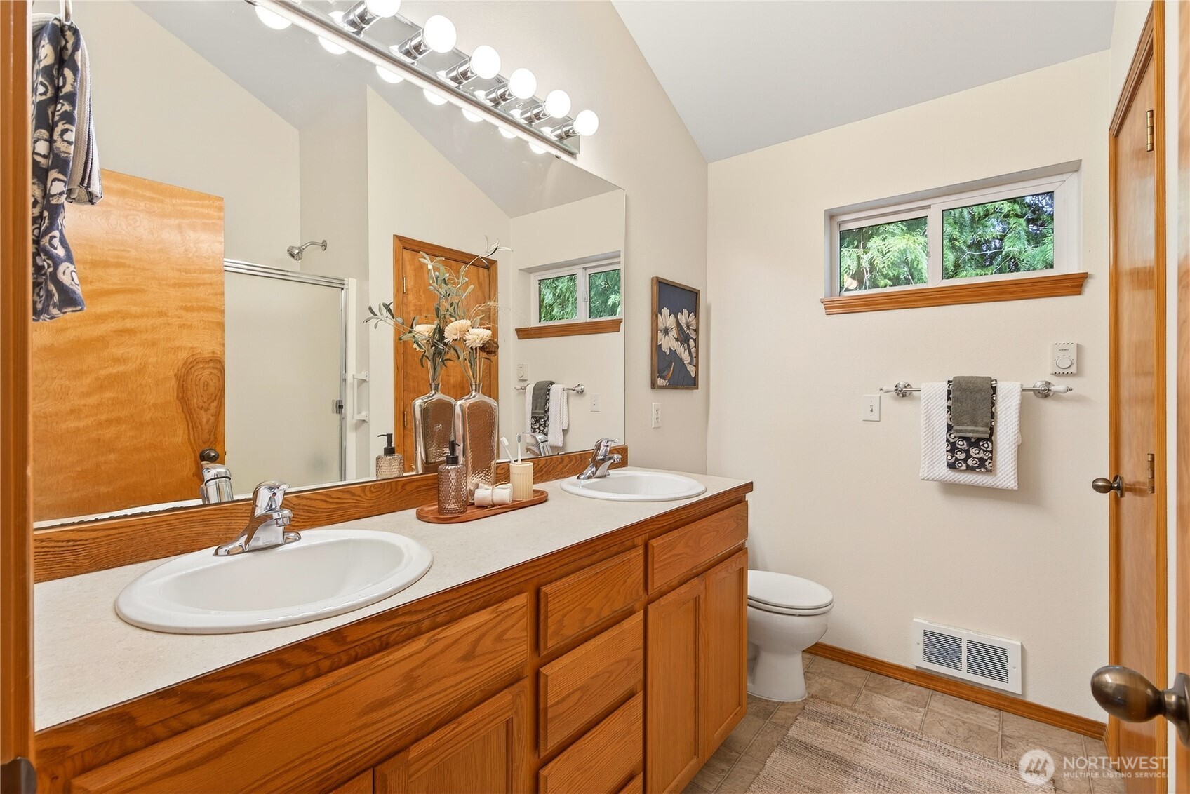 23933 SE 238th Street , Maple Valley, WA 98038-8241