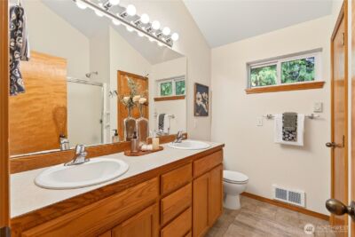 23933 SE 238th Street , Maple Valley, WA 98038-8241 - Photo 16