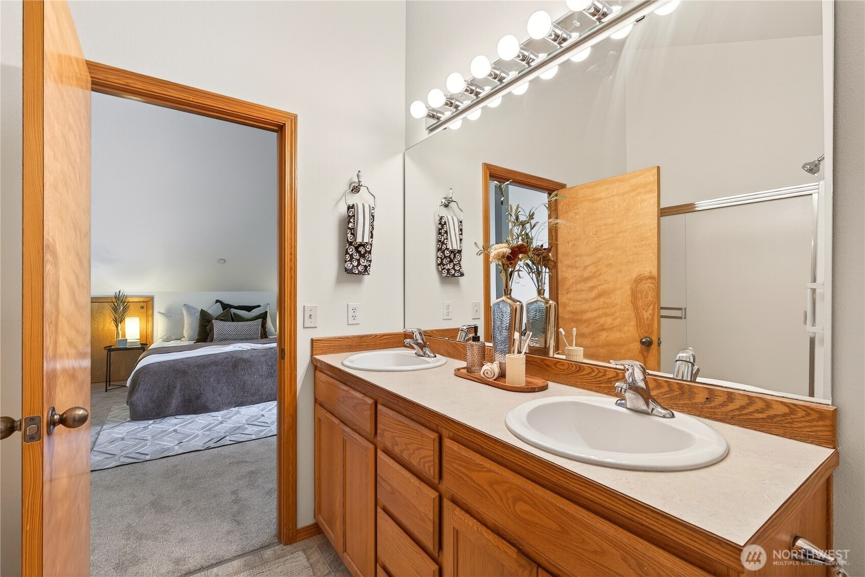 23933 SE 238th Street , Maple Valley, WA 98038-8241