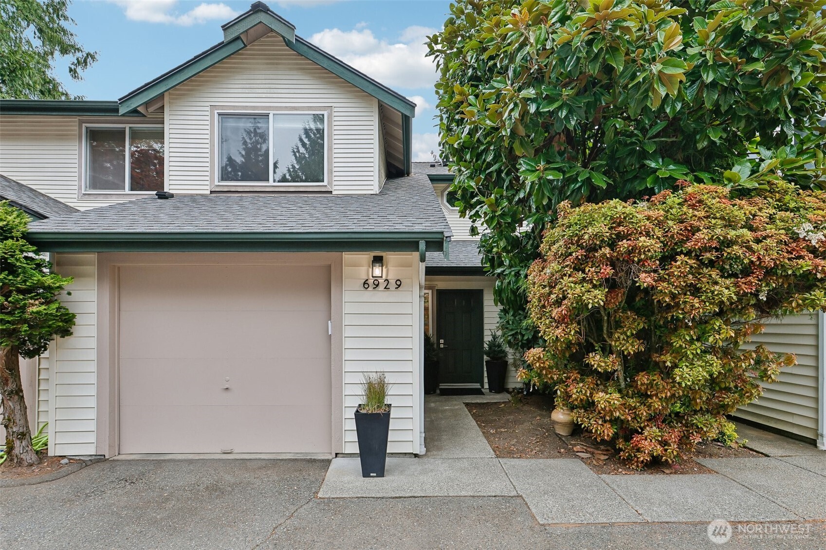6929 NE 170th Street #8, Kenmore, WA 98028