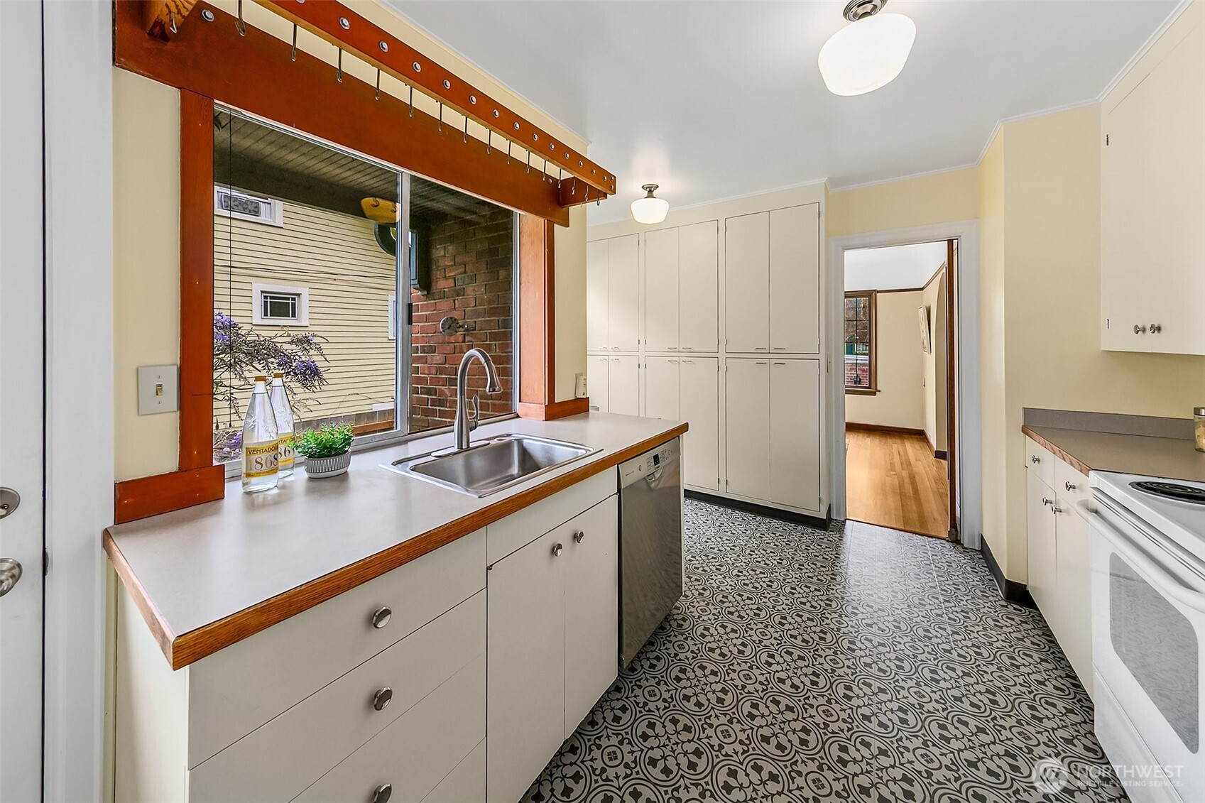 1408 N 48th Street , Seattle, WA 98103
