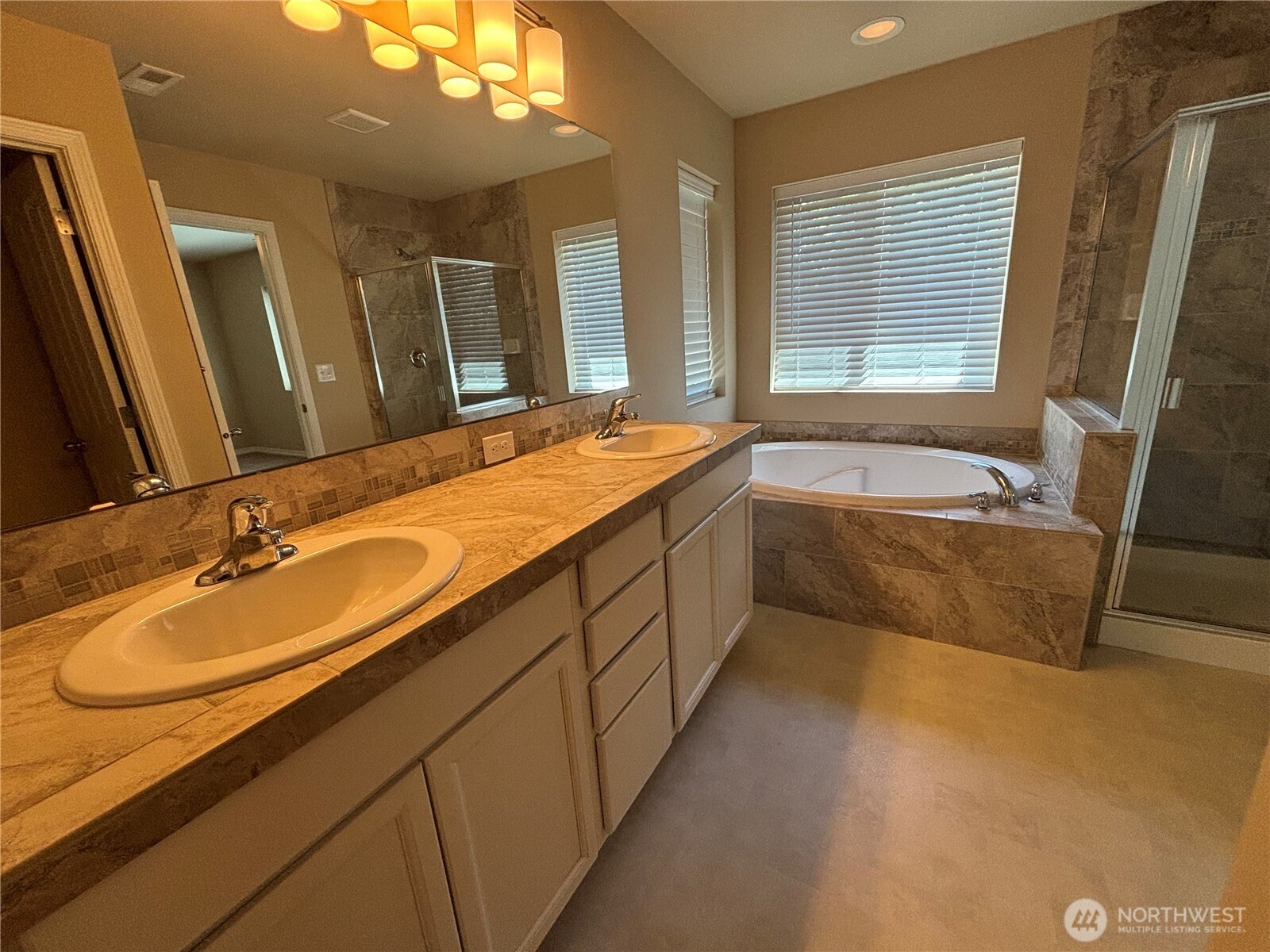 3676 SE Chesterton Drive , Port Orchard, WA 98366