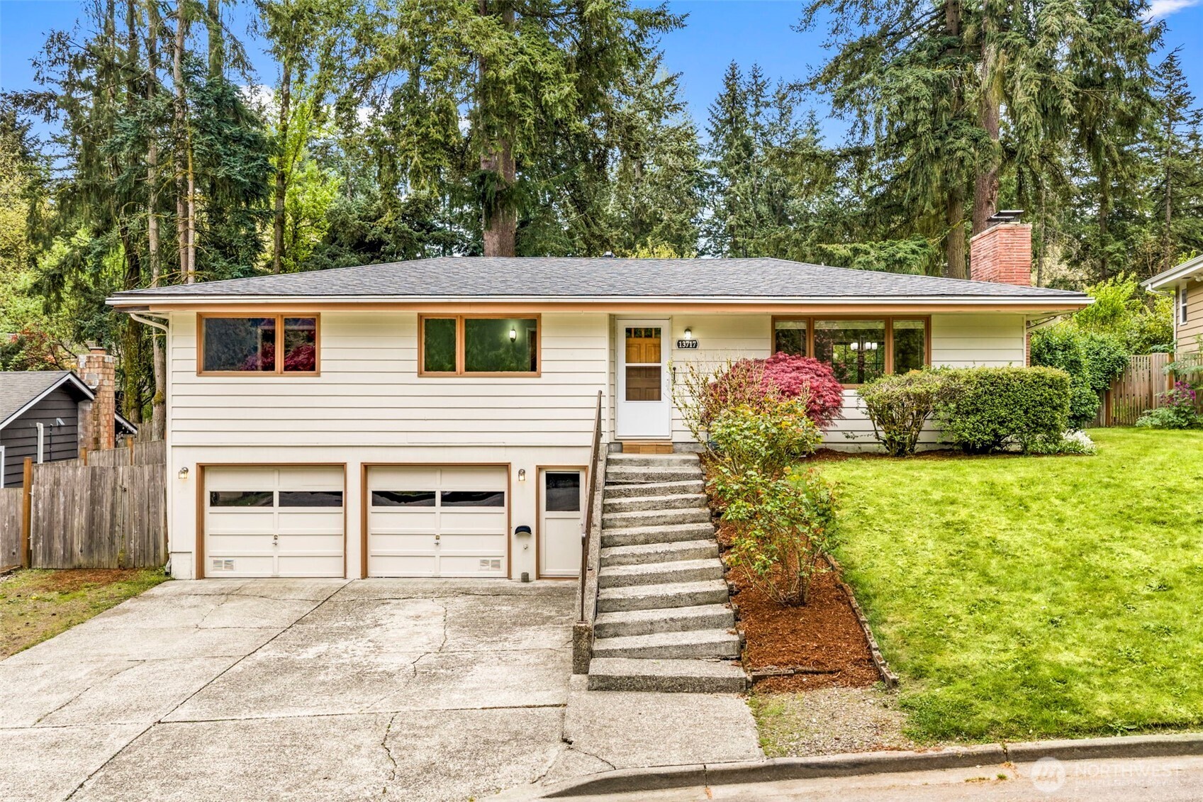 13717 NE 70th Place , Redmond, WA 98052