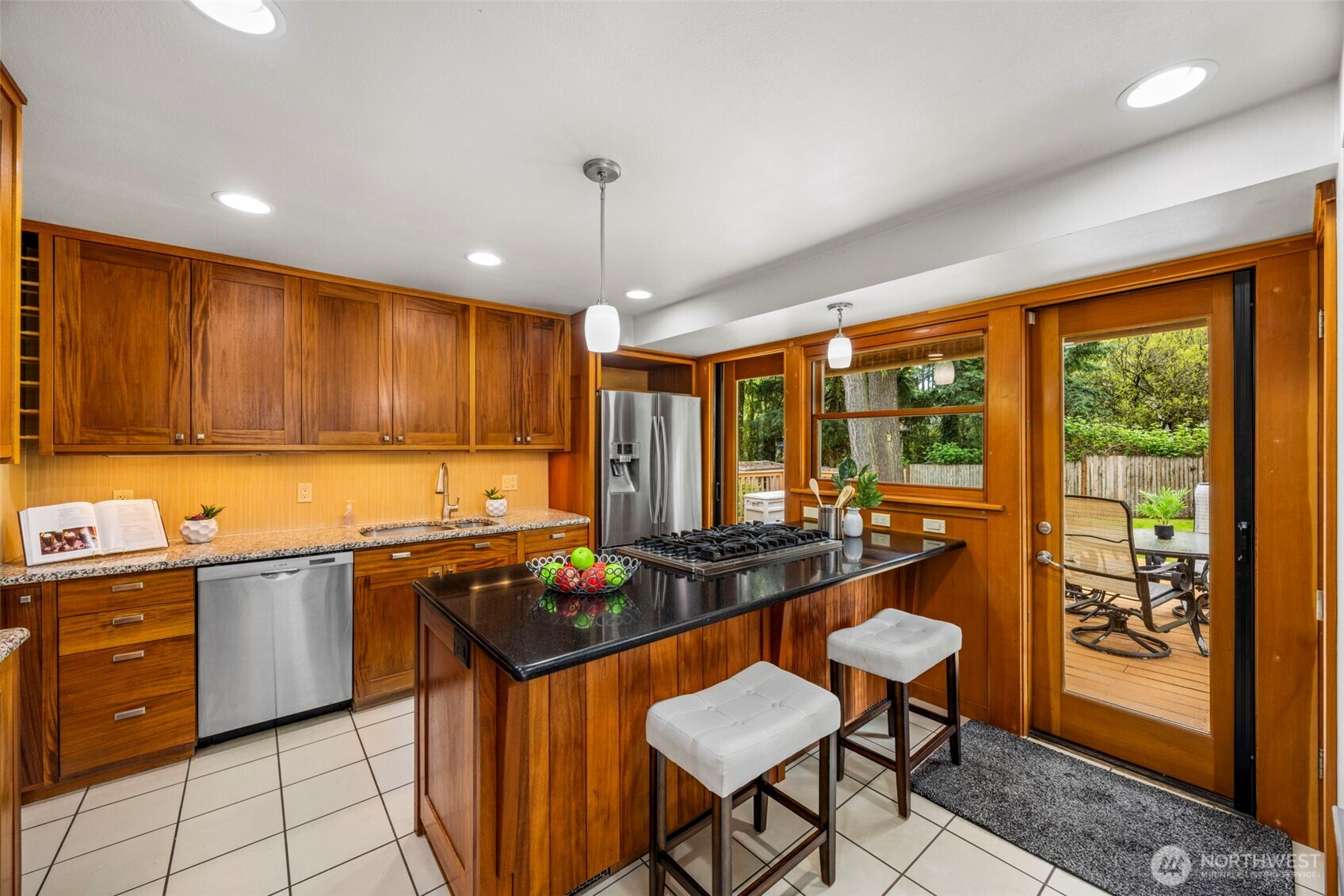 13717 NE 70th Place , Redmond, WA 98052