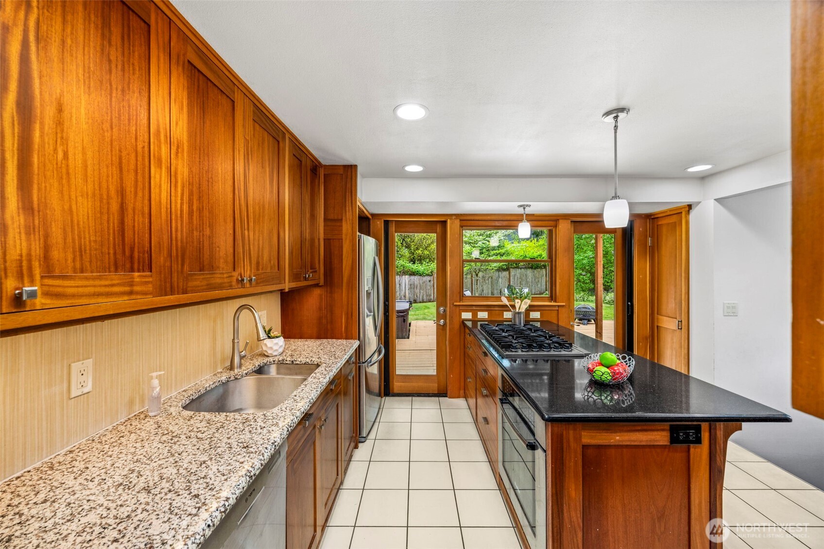 13717 NE 70th Place , Redmond, WA 98052