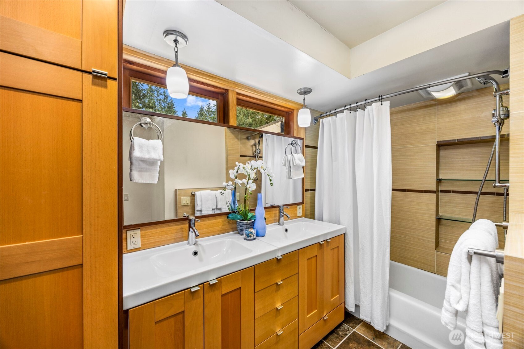 13717 NE 70th Place , Redmond, WA 98052